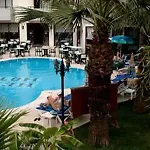 Ξενοδοχείο Hera 2*