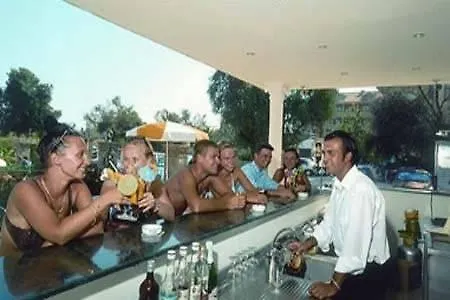 Hera Hotel 2*