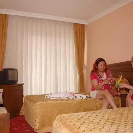 Hera Hotel 2*
